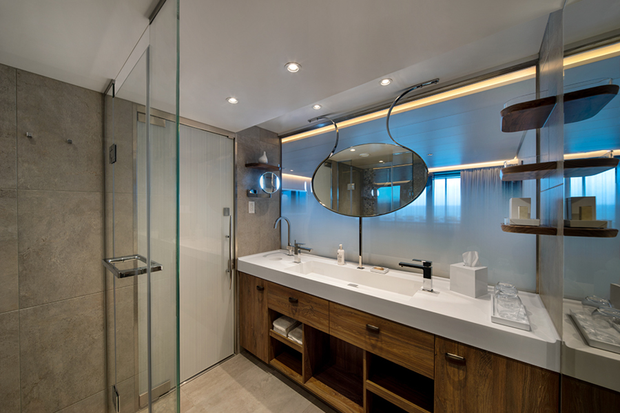 Ванная комната в каюте Sky Suite