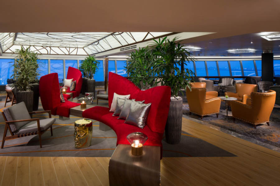 Бар Crows Nest на лайнере Koningsdam