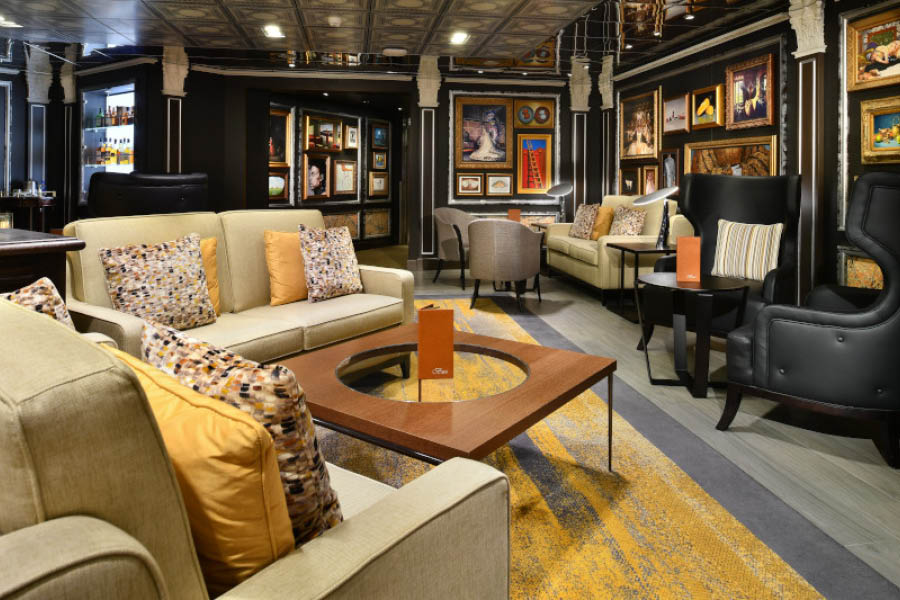 Бар Gallery Bar на борту лайнера Noordam