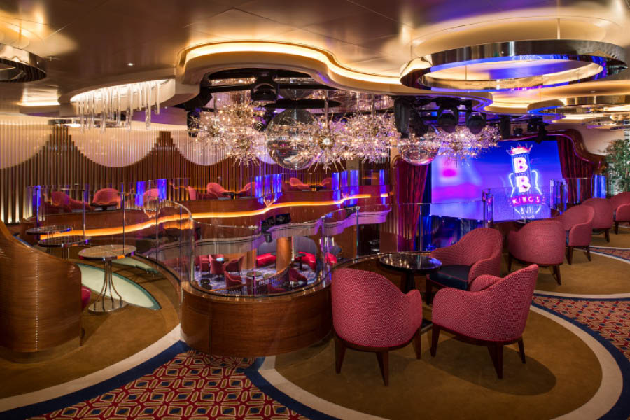 Бар Queen's Lounge на лайнере Nieuw Statendam