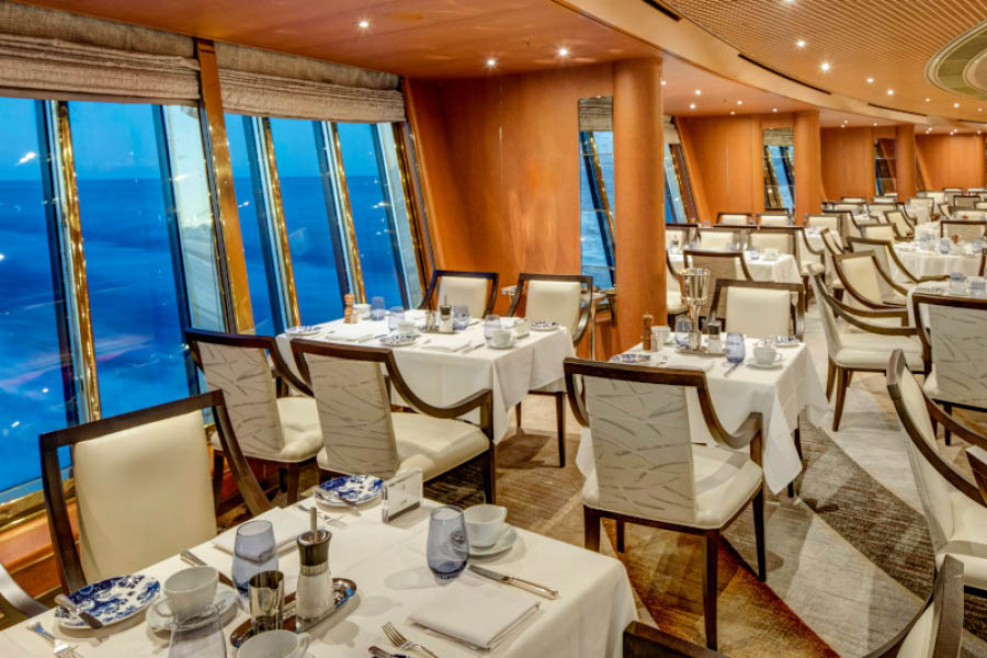 Ресторан на борту лайнера Westerdam