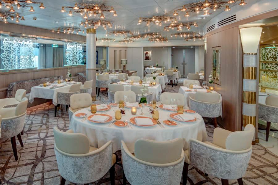 Ресторан Pinnacle Grill на борту лайнера Westerdam