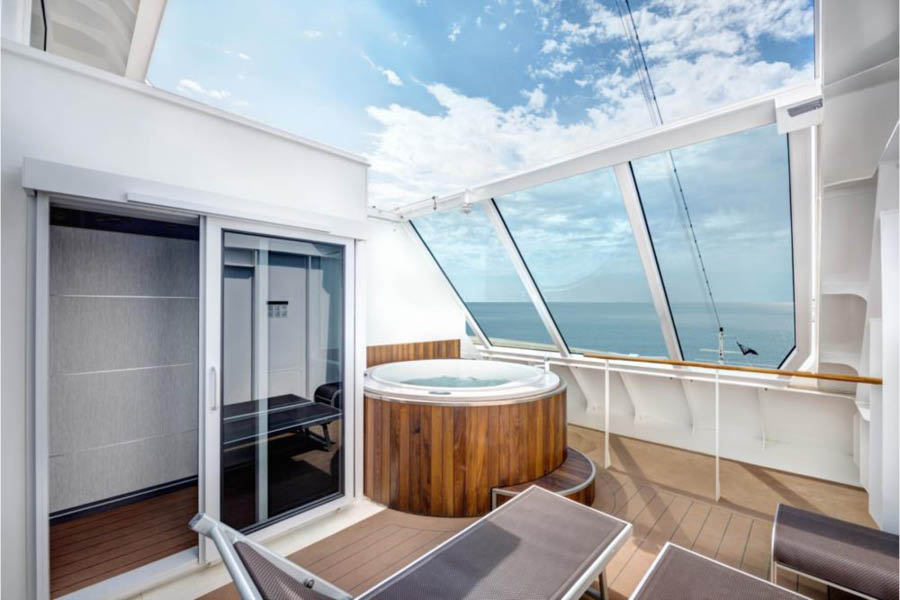 Балкон в каюте Duplex Yacht Club Suite на лайнерах Meraviglia Class