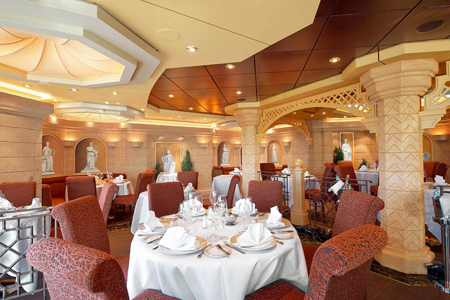 Эксклюзивный ресторан для гостей Yacht Club на лайнере MSC Divina