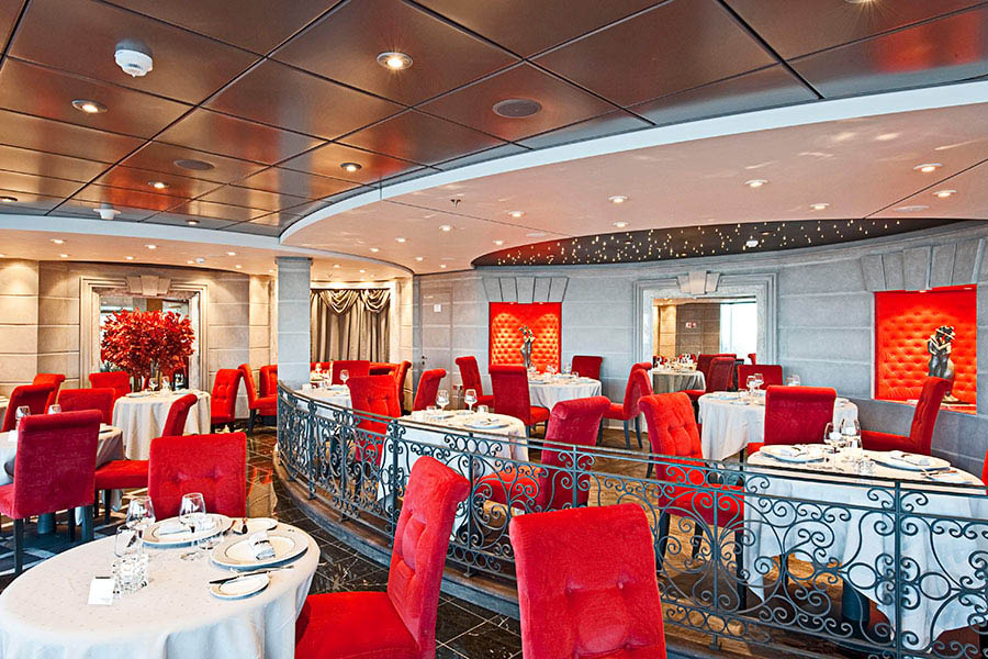 Эксклюзивный ресторан для гостей Yacht Club на лайнере MSC Fantasia