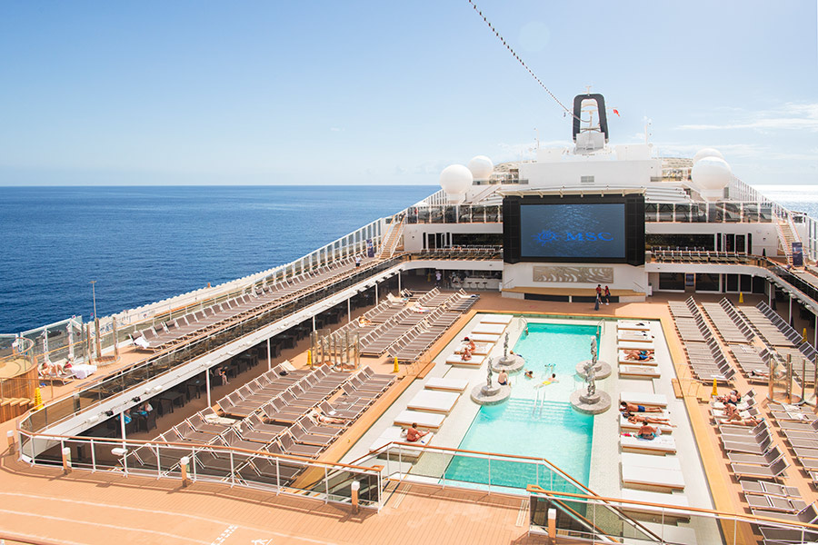 Бассейн на лайнере MSC Meraviglia