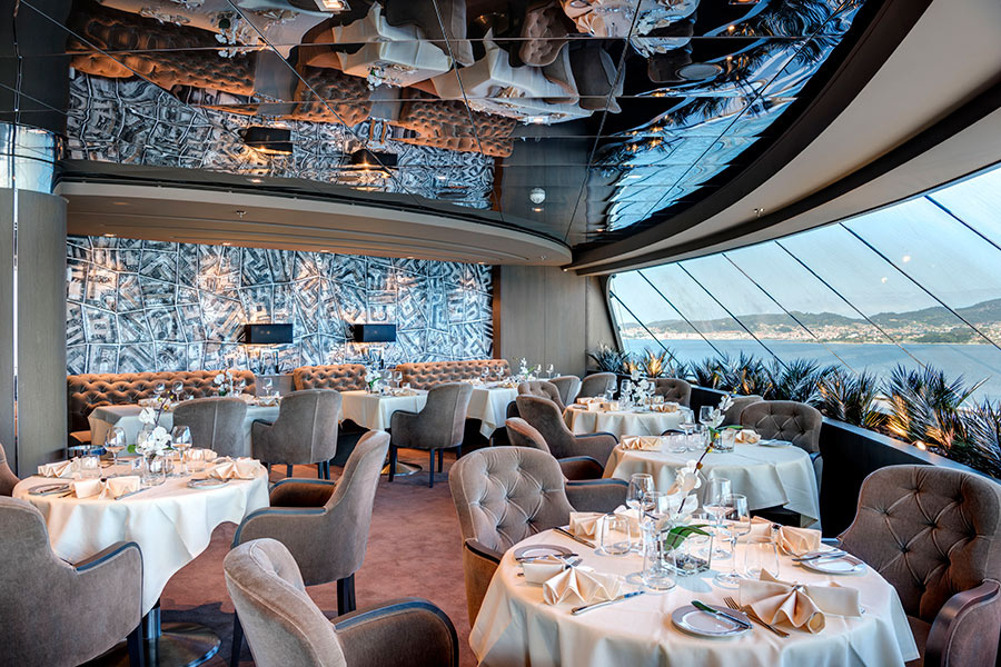 Эксклюзивный ресторан для гостей Yacht Club на лайнере MSC Meraviglia