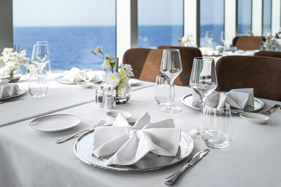 Эксклюзивный ресторан Yacht Club на лайнере MSC Seashore