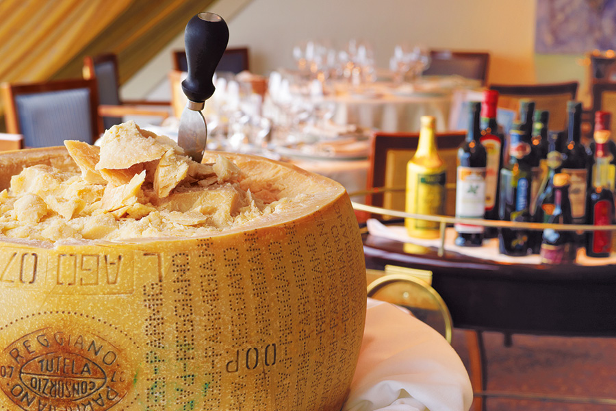 Сырная тарелка в ресторане Toscana на борту лайнера Oceania Sirena