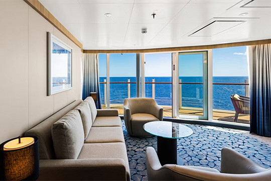 Spacious AquaTheater Suite