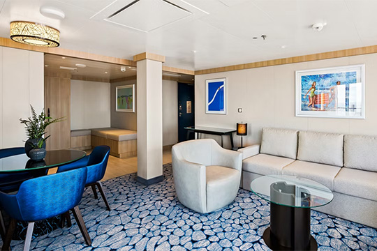 Spacious AquaTheater Suite