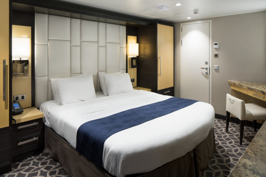 Спальня в каюте Owner's Suite на лайнерах Quantum Class