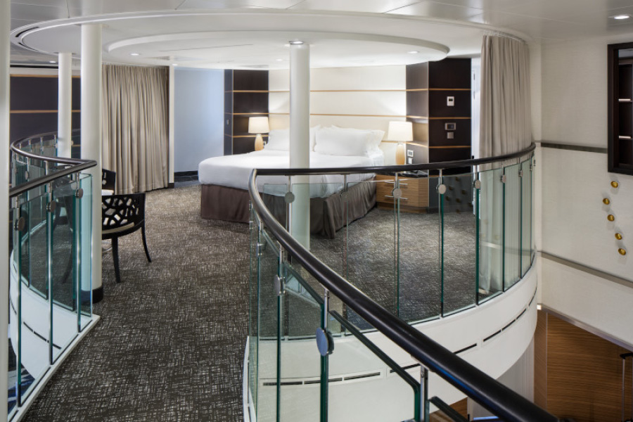 Спальня в каюте Royal Loft Suite на лайнерах Quantum Class