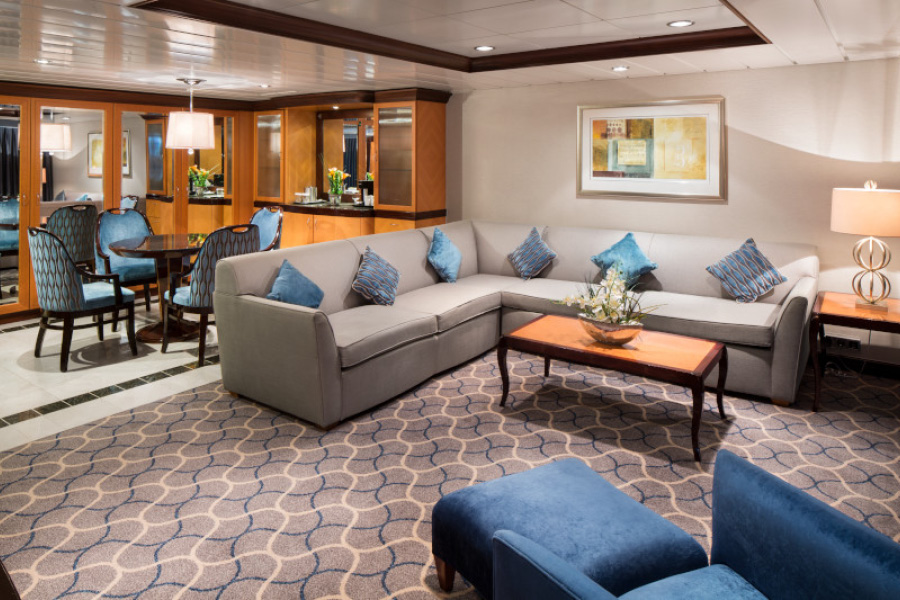 Гостиная в каюте Owner's Suite