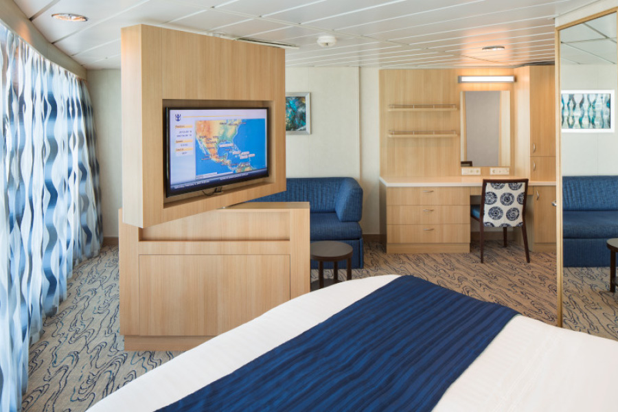 Гостиная в каюте Ocean View Panoramic Suite