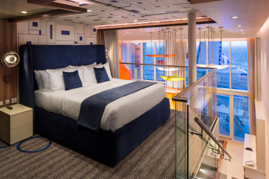 Спальня родителей в каюте Ultimate Family Suite на Spectrum of the Seas