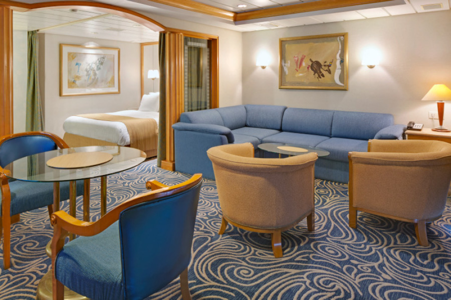 Гостиная в каюте Owner's Suite на лайнерах класса Vision Class