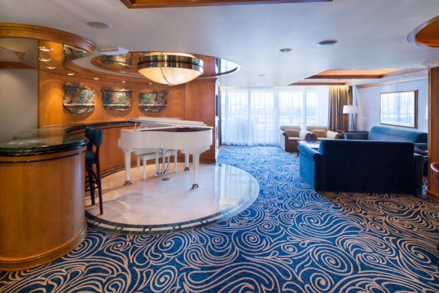В каюте категории Royal Suite на борту лайнеров класса Vision Class