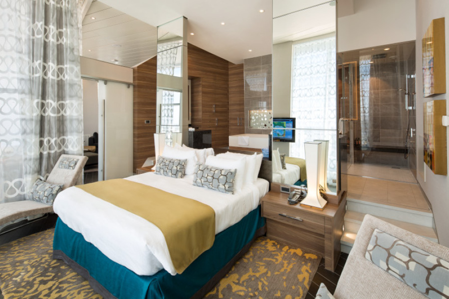 Спальня в каюте Grand Panoramic Suite
