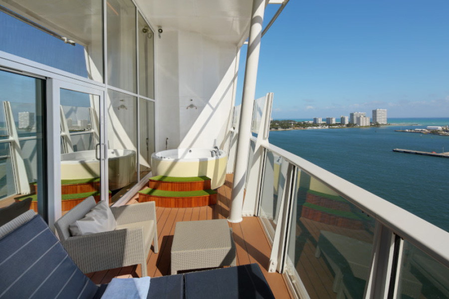 Балкон в каюте Owner's Panoramic Suite