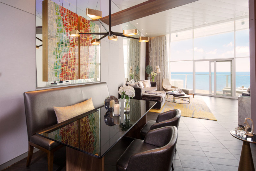 Обеденная зона в каюте Owner's Panoramic Suite