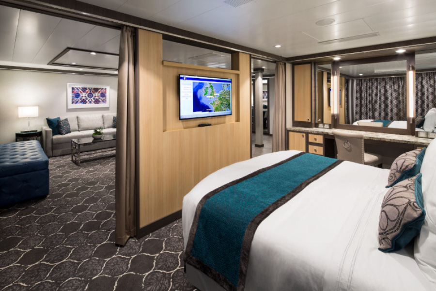 Спальня в каюте Owner's Suite на лайнерах класса Oasis Class