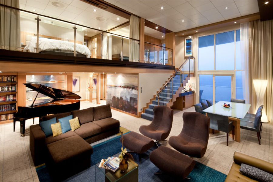 В каюте Royal Suite