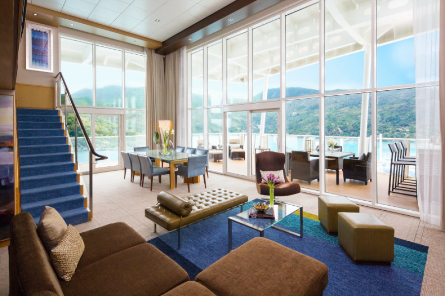 Панорамные окна в каюте Royal Suite