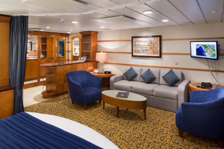 Гостиная в каюте Grand Suite с 1й спальней на лайнерах класса Radiance Class