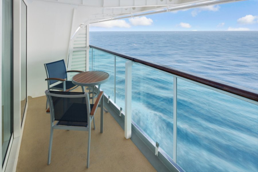 Балкон в каюте категории Junior Suite на лайнерах класса Radiance Class