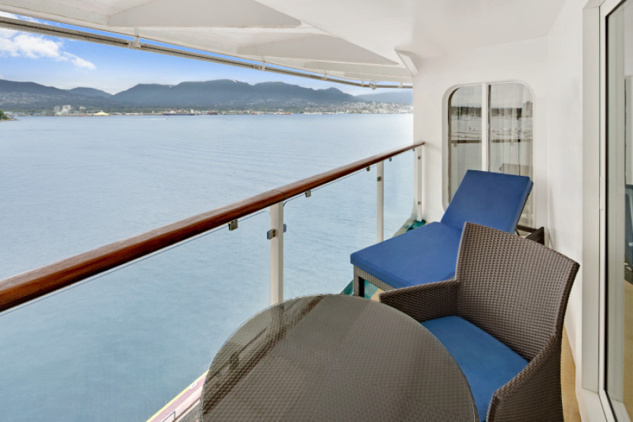 Балкон в каюте Owner's Suite с 1 спальней на лайнерах класса Radiance Class