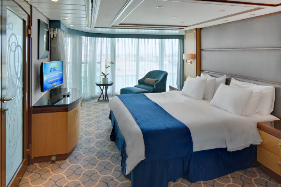 Спальня в каюте Royal Suite на лайнерах класса Radiance Class