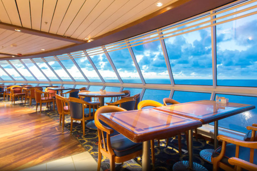 Ресторан Windjammer на борту лайнера Enchantment of the Seas