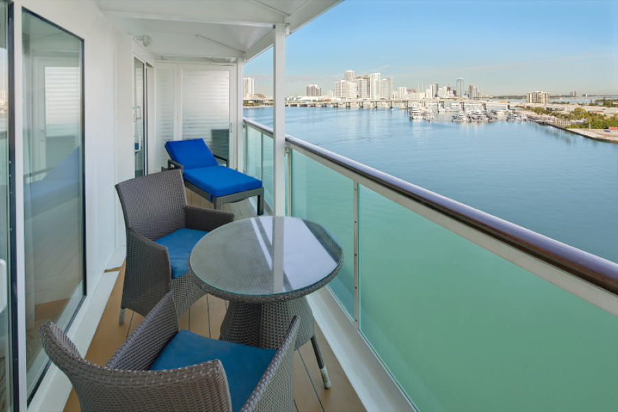 Балкон в каюте Grand Suite с 2 спальнями на лайнерах класса Voyager Class