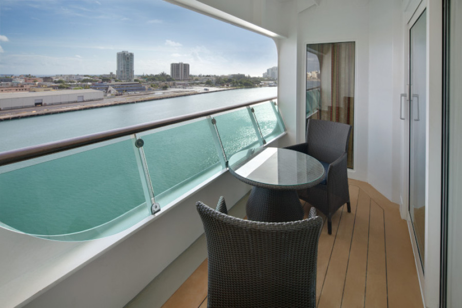Балкон в каюте Owner's Suite на борту лайнеров класса Voyager Class