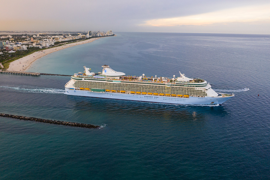 Лайнер Freedom of the Seas выходит из Майами в круиз по карибским островам