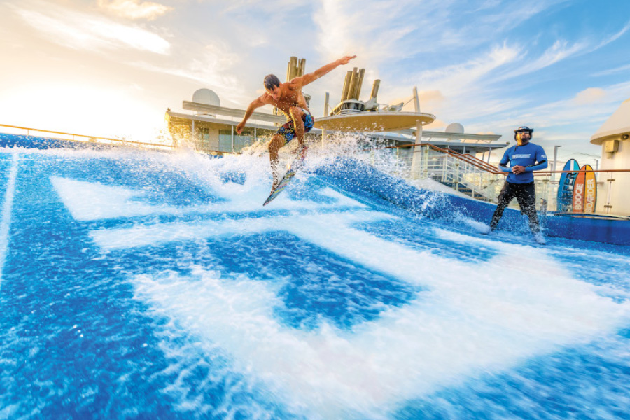 Симулятор сёрфинга Flow Rider на борту лайнера Oasis of the Seas