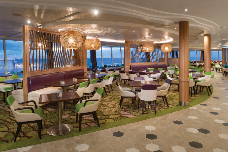 Ресторан Windjammer Cafe на борту лайнера Oasis of the Seas