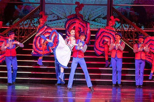 Вечернее шоу Showgirl™ на лайнере Odyssey of the Seas