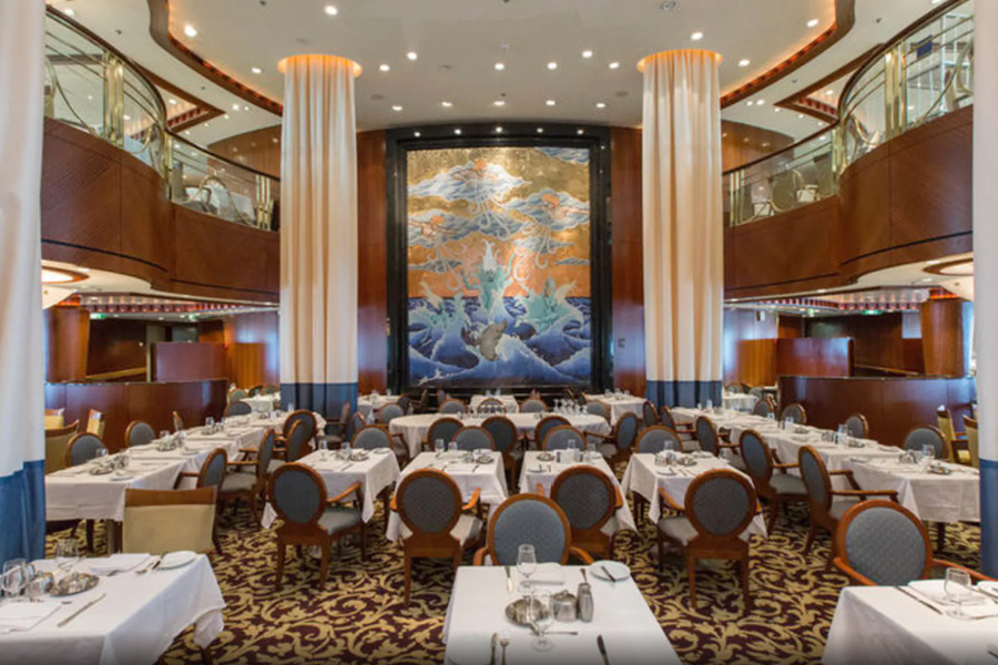 Основной ресторан на борту Radiance of the Seas