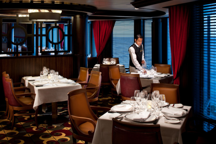 В ресторане Chops Grill на борту лайнера Rhapsody of the Seas