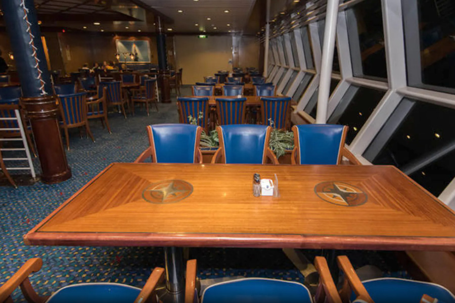 Ресторан Windjammer на борту Serenade of the Seas