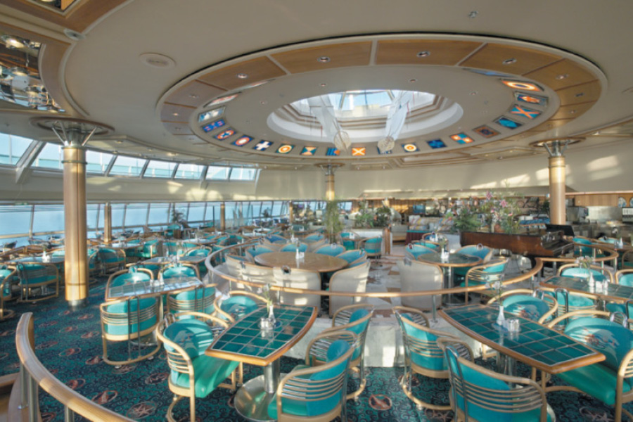 Ресторан Windjammer на лайнере Vision of the Seas