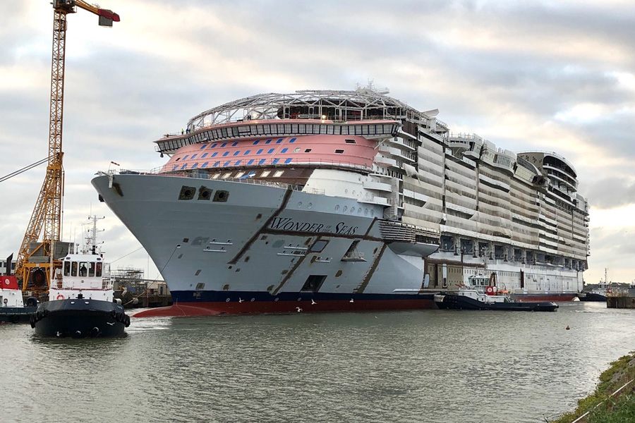 Лайнер Wonder of the Seas во время постройки в сухом доке