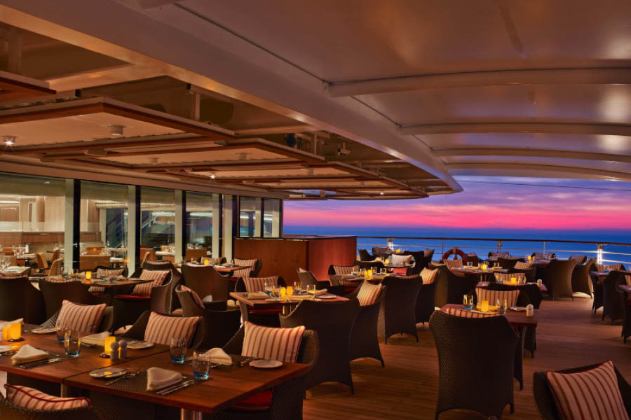 Ресторан The Collonade под открытым небом на лайнере Seabourn Encore