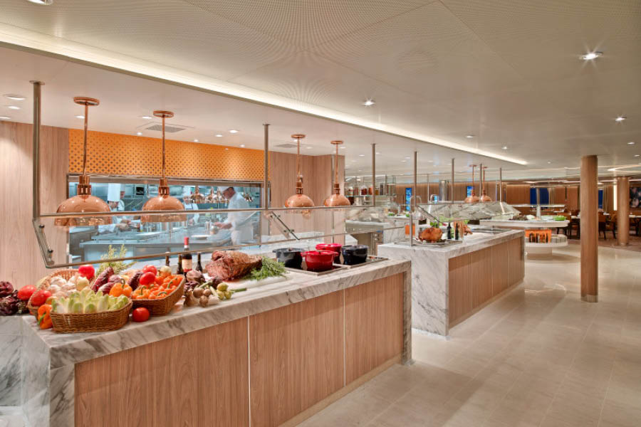 Ресторан The Collanade внутри на лайнере Seabourn Encore
