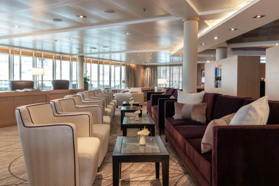 Кафе Seabourn Square на борту лайнера Seabourn Odyssey