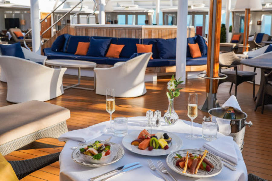 Перекус в The Retreat на лайнере Seabourn Ovation