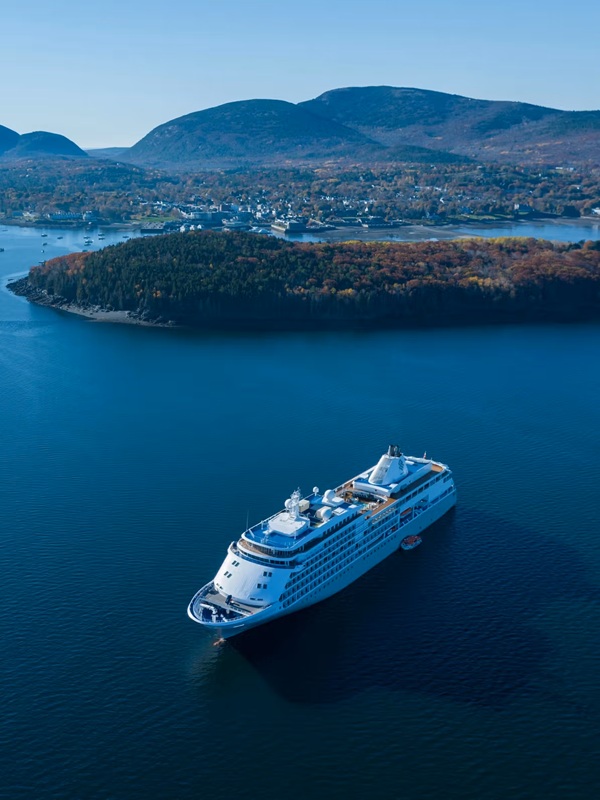 Silver Whisper
