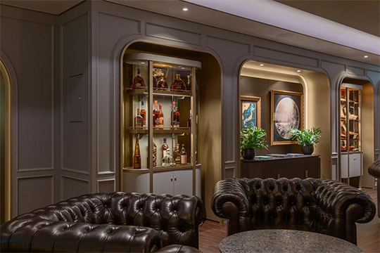 Connoisseur’s Corner (сигарная комната)